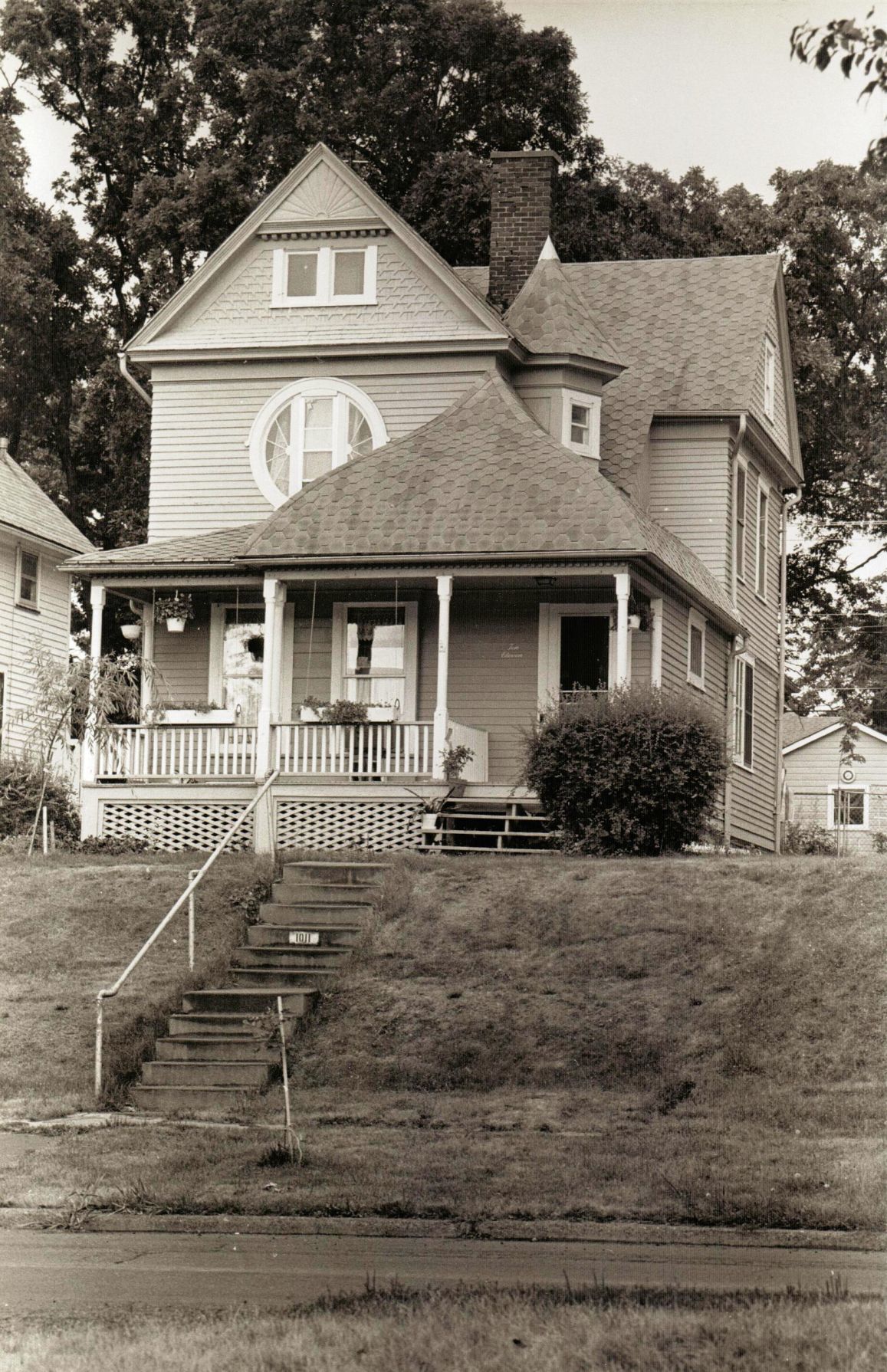 Undated -- 1011 Kirkwood Boulevard